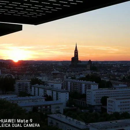 Bassin D'austerlitz - Avec Terrasse Dans L'une Des Tours Black Swans דירה