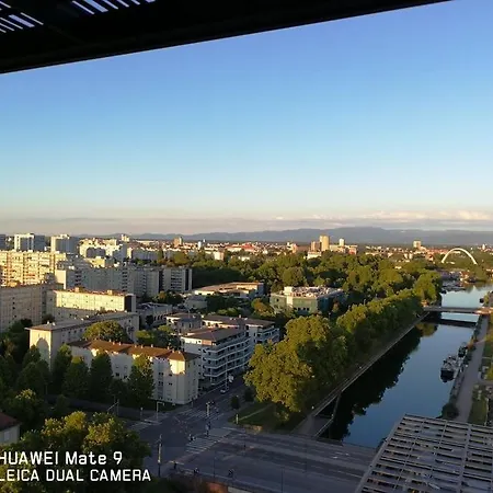 Bassin D'austerlitz - Avec Terrasse Dans L'une Des Tours Black Swans *