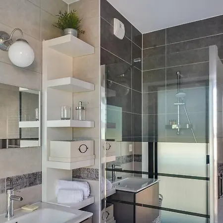 Διαμέρισμα Bassin D'austerlitz - Avec Terrasse Dans L'une Des Tours Black Swans *